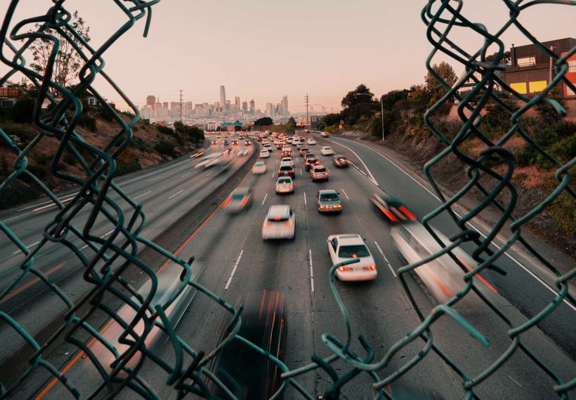 北京严打“假结婚拿真车牌”违法交易，有涉案人员两年内结离婚28次